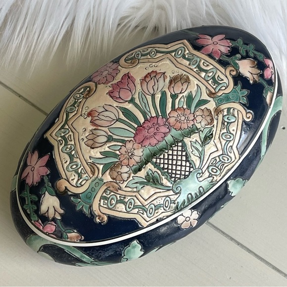 VTG Hand Painted Oval Blue Trinket Box HFP MACAU Sage Green Gilded Pink Flowers - Picture 8 of 13